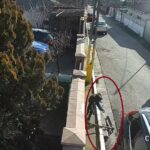 un copil ar fi furat o trotineta in valu lui traian totul a fost surprins de camerele video 697ba18b40724