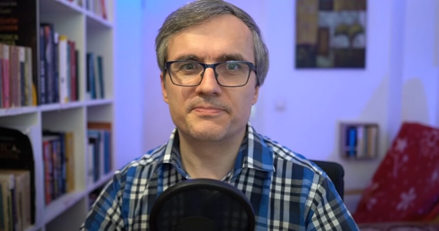 un cunoscut profesor roman il compara pe donald trump cu adolf hitler fixeaza in timp inceputul caderii sale 696e0af38fa10