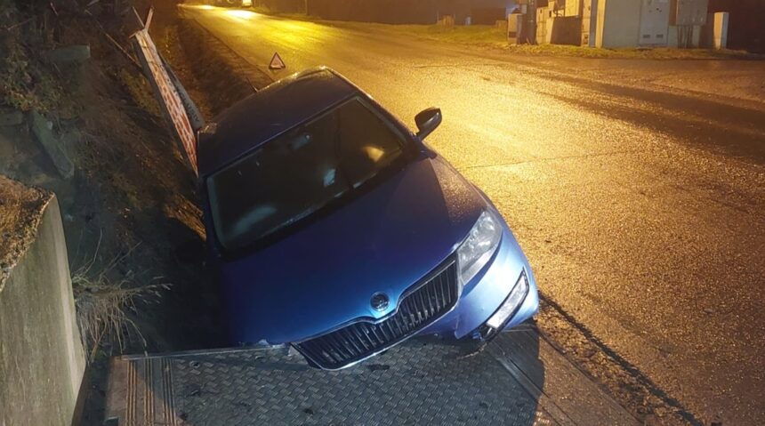 un sofer din tulcea a intrat cu masina n sant dupa ce a urcat beat crita la volan 6978b83bf1541