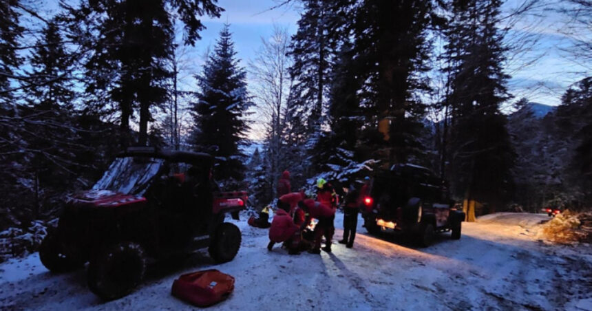 un turist a cazut peste 70 de metri cu atv ul intr o rapa din muntii baiului salvamontistii au intervenit de urgenta 6962ba10b76b0
