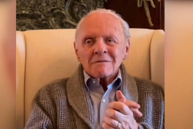video acum 50 de ani chiar in ziua asta am fost la un pas de moarte marturia emotionanta facuta de anthony hopkins la final de an 695bdd1ad8db5