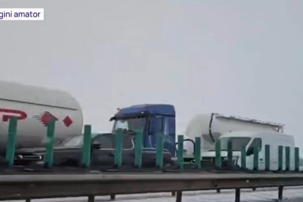 video autostrada soarelui s a blocat dupa un accident intre doua tir uri coada de masini se intinde pe kilometri intregi 696dfce408c87