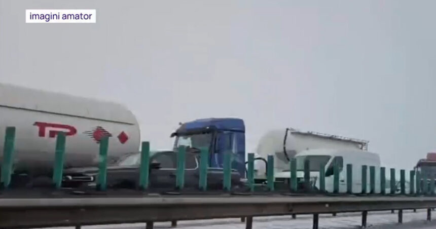 video autostrada soarelui s a blocat dupa un accident intre doua tir uri coada de masini se intinde pe kilometri intregi 696dfce408c87