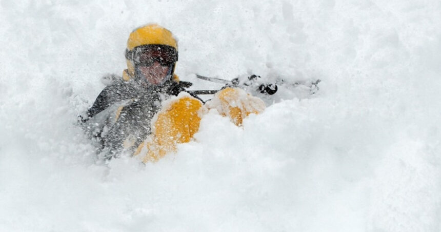 video avertismentul salvamont risc insemnat de avalansa in bucegi dupa caderile masive de zapada 695c09f5edd3c