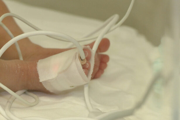 video bebelus mort la o clinica din craiova marturia tatalui nu stim cauza decesului il resuscitau de o ora si nu ne a anuntat nimeni 6967423ab9059