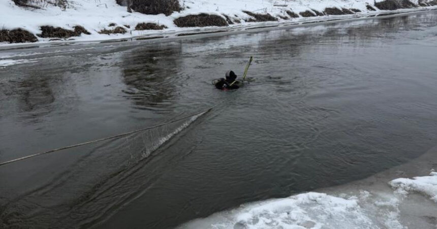 video copil de 4 ani cautat in raul somes alt minor a fost scos din apa si dus la spital pompieri si scafandri intervin de urgenta 6973903b1c9d3