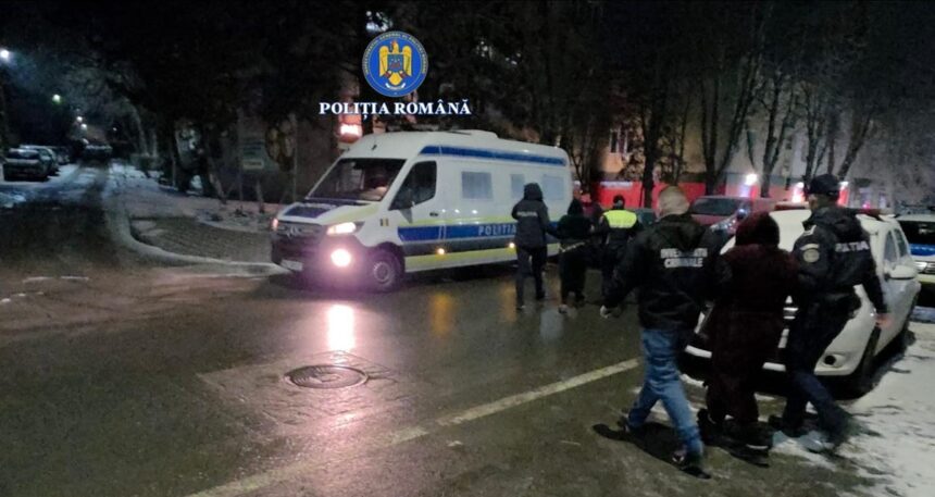 video doua femei incatusate de politistii din medgidia sub acuzatii ca au vrut sa convinga o batrana victima in alt dosar sa si schimbe declaratiile 696f4c7b03737