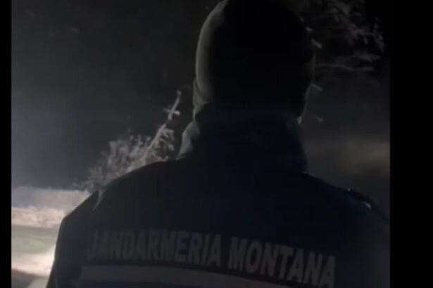 video doua ore de lupta cu frigul si zapada jandarmii au salvat trei persoane pe un drum forestier din muntii buzaului 696b87b8b8fda