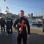 video ei sunt tinerii care au prins crucile aruncate de ips teodosie 695ce8e561343