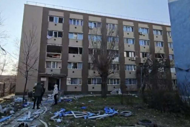 video explozie intr un bloc din buzau o persoana a fost ranita momentul deflagratiei a fost surprins de camere 696cce8af18ca