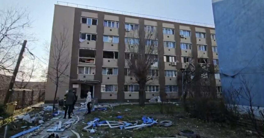 video explozie intr un bloc din buzau o persoana a fost ranita momentul deflagratiei a fost surprins de camere 696cce8af18ca