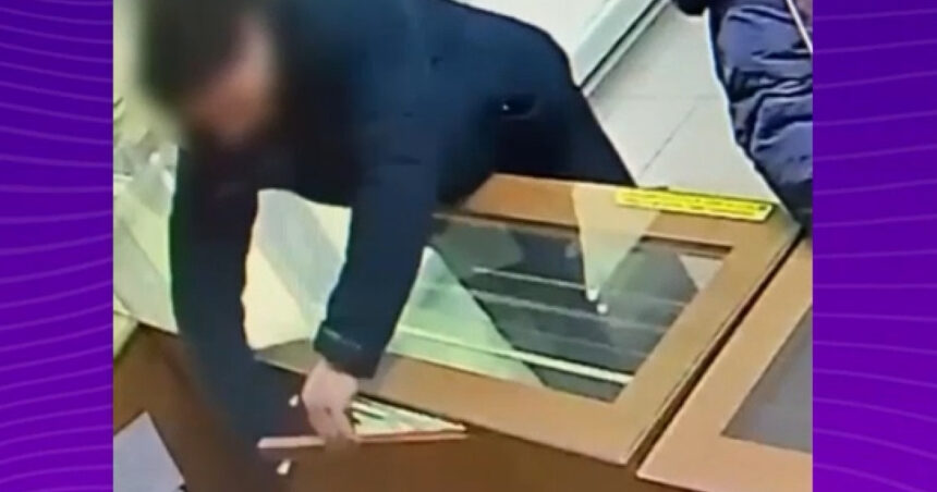 video furt la amanet in sector 4 recidivist eliberat in decembrie surprins de camerele de supraveghere 696b7294ad03c