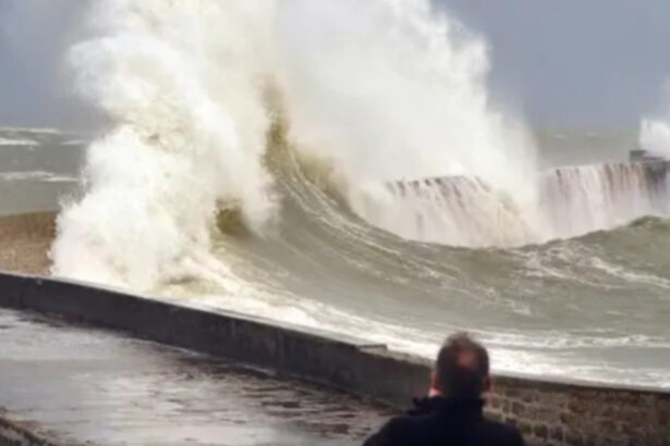 video furtuna goretti loveste franta 380 000 de case fara curent viscolul si zapada abundenta paralizeaza nordul europei 6960d1a3a5a4c