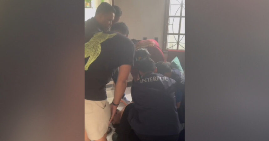 video imagini cu momentul in care a fost capturat asasinul lui adrian kreiner in indonezia el era pe lista celor mai cautati infractori 6968fd32cab62