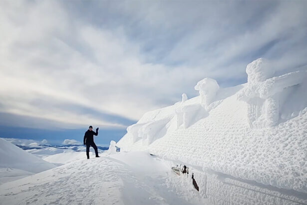 video imagini de poveste de la cabana omu troienele au acoperit cu totul cladirea 6962608ec20e3