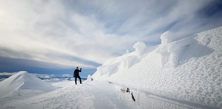 video imagini de poveste de la cabana omu troienele au acoperit cu totul cladirea 6962608ec20e3