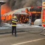 video incendiu puternic in craiova o piata a fost cuprinsa de flacari pompierii intervin cu mai multe autospeciale 696f394b33a14