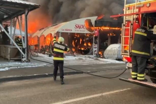 video incendiu puternic in craiova o piata a fost cuprinsa de flacari pompierii intervin cu mai multe autospeciale 696f394b33a14