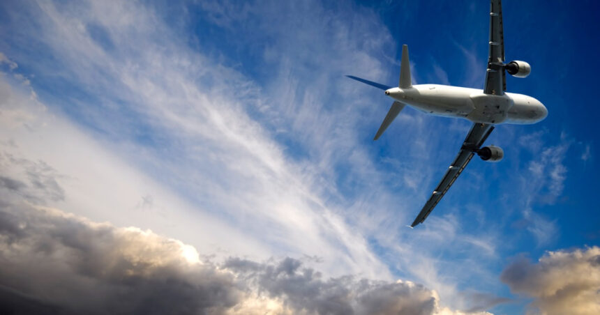 video incidente aviatice pe aeroportul din cluj napoca solutia gasita de piloti dupa ce avionul a lovit la aterizare un stol de pasari 695bf15a9cbc0