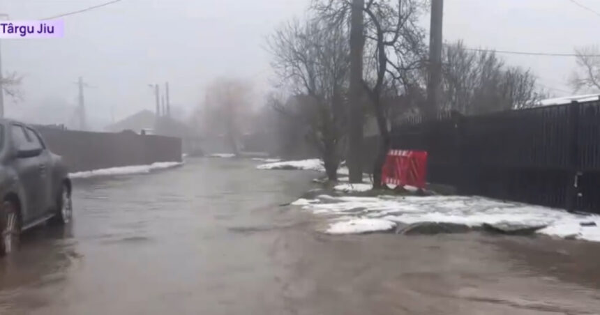 video inundatii la targu jiu in urma revarsarii unui lac 695d23507474b