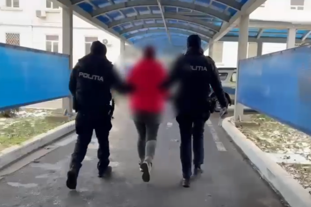 video medgidia doua persoane care santajau o femeie cu aspecte din viata intima au fost retinute 696e33361d6ef