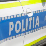 video momentul in care doi politisti au salvat o femeie dintr o masina cazuta in raul jiu 695f593a918cb