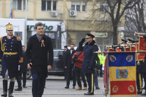 video nicusor dan huiduit la ceremonia de ziua unirii de la iasi daca aveti lideri cu un proiect hai sa dezbatem 6974dd29c2a72