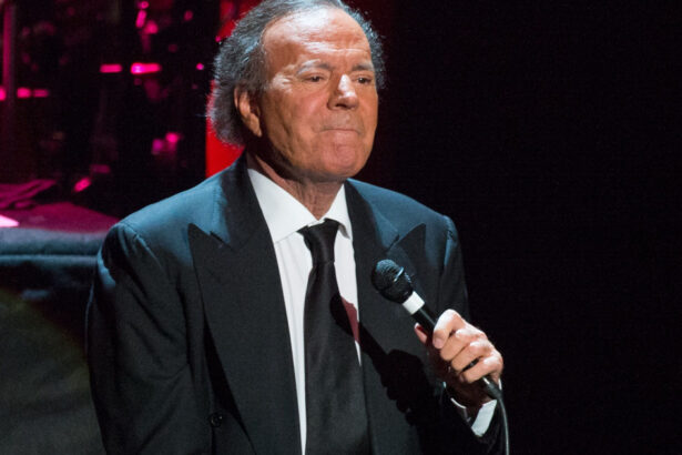 video prima reactie a lui julio iglesias dupa acuzatiile de agresiune sexuala 696e23380474a