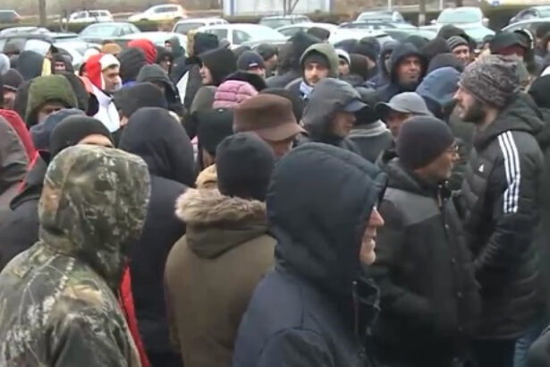 video protest cu sute de angajati la rafinaria petromidia motivul pentru care salariatii au iesit in strada 697c7d62a26c8