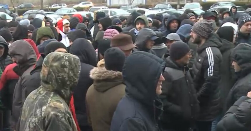 video protest cu sute de angajati la rafinaria petromidia motivul pentru care salariatii au iesit in strada 697c7d62a26c8