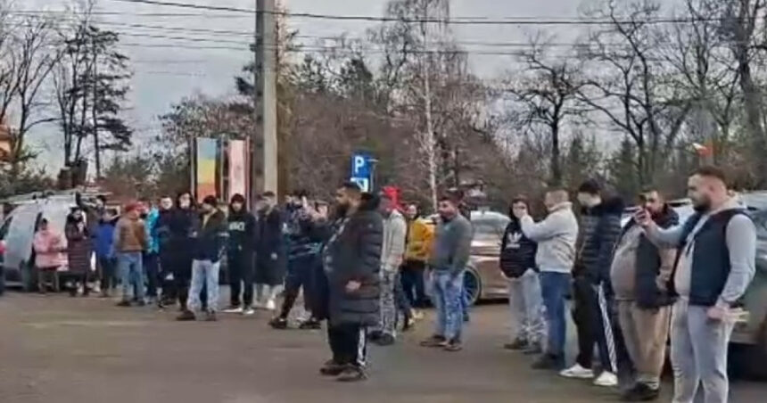 video revolta in comuna in care sta baiatul de 13 ani implicat in uciderea lui mario localnicii cer sa plece sa i se aplice pedeapsa 6976414b69a83