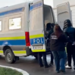 video scandal monstru la constanta provocat de trei barbati au intrat intr un imobil si au spart mai multe geamuri pe fondul unui conflict mai vechi toti au fost retinuti 695d24df3ac42