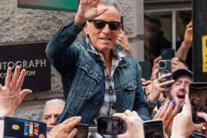 video streets of minneapolis cantecul lansat de bruce springsteen ca omagiu pentru victimele ice din orasul american 697d03c494737