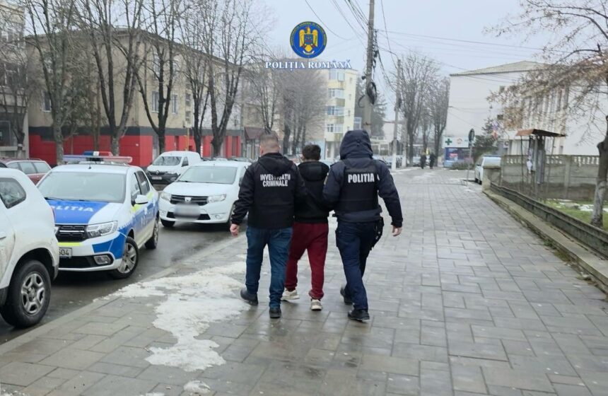 video trei tineri din medgidia cercetati pentru ca au furat si talharit doi sunt minori iar unul a fost retinut 6975f556cfd43