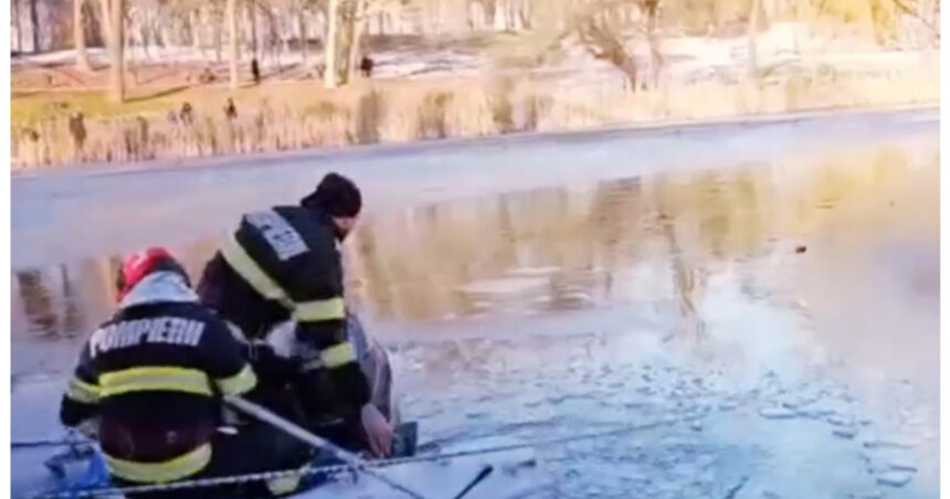 video un nepalez a sarit primul in lacul inghetat intr un parc din craiova pentru a salva o fetita de 5 ani 696c964aeaeb7