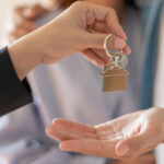 video visul de a deveni proprietari presarat cu capcane greseala care ii poate costa enorm pe cei care vor sa isi cumpere o locuinta 6964912b746aa