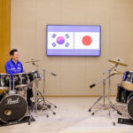 videofoto diplomatie pe ritmuri de k pop liderii japoniei si coreei de sud au cantat impreuna la tobe 69690b4307892