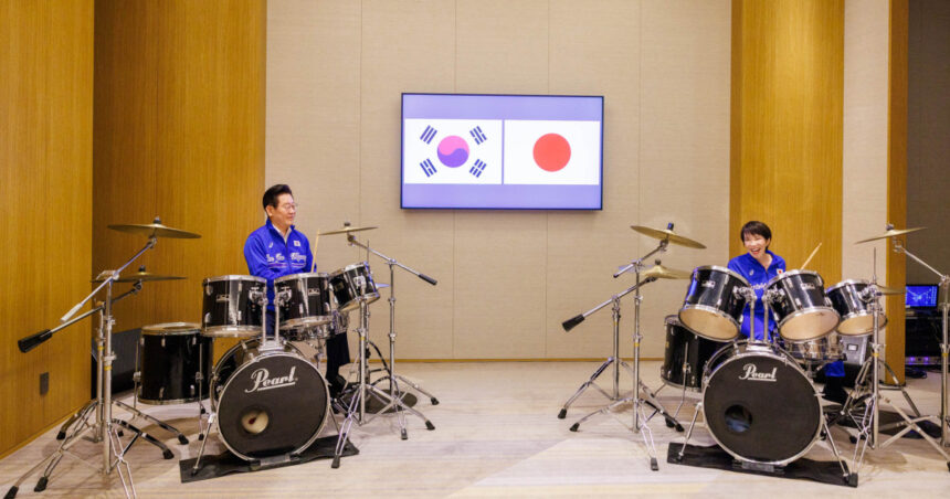 videofoto diplomatie pe ritmuri de k pop liderii japoniei si coreei de sud au cantat impreuna la tobe 69690b4307892