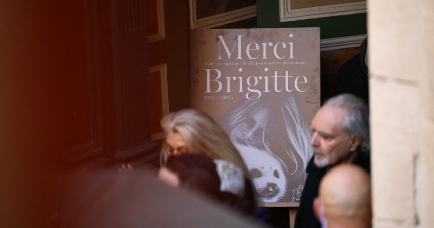 videofoto funeraliile lui brigitte bardot mireille mathieu a cantat a cappella omagiul adus de gypsy kings la finalul ceremoniei 695e6dec6d7da