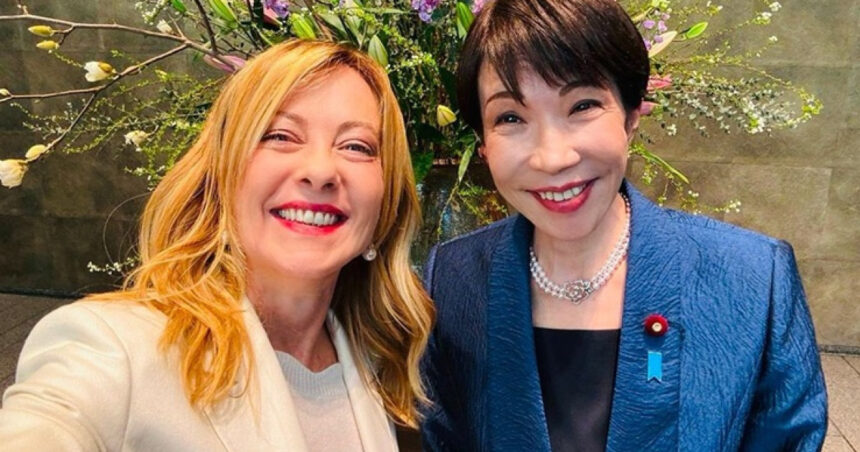 videofoto selfie manga cu giorgia meloni si sefa guvernului din japonia premierul nipon i a cantat la multi ani si i a facut cadouri 696b7d0c1d892