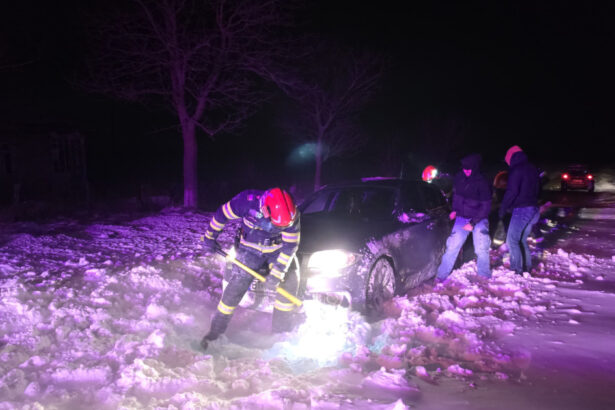 videofoto vreme severa in 15 judete si bucuresti pompierii au evacuat locuinte inlaturat copaci cazuti si salvat persoane blocate in zapada 6960bfd32021f