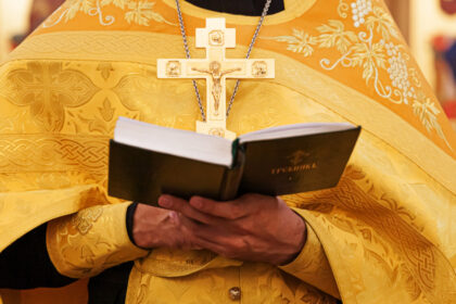 zi cu cruce rosie in calendar pe 25 ianuarie preotul explica semnificatia praznicului si obiceiurile care aduc binecuvantare in casa 6975c2bb1ef8d