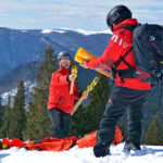 125 de apeluri pentru salvamont in 24 de ore 130 de persoane salvate unele cu elicopter smurd 69919901afa8b