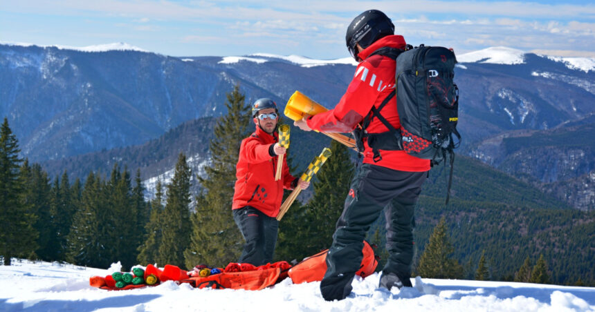 125 de apeluri pentru salvamont in 24 de ore 130 de persoane salvate unele cu elicopter smurd 69919901afa8b