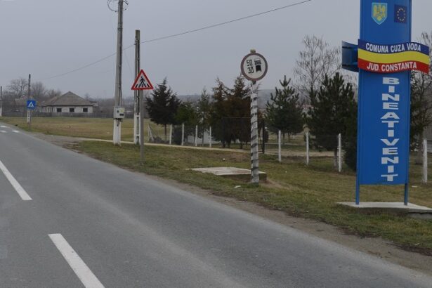 8 morminte din cimitirul din cuza voda au fost profanate numeroase forte de ordine sunt la fata locului 6991cf4eaf3e1