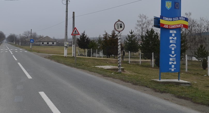 8 morminte din cimitirul din cuza voda au fost profanate numeroase forte de ordine sunt la fata locului 6991cf4eaf3e1