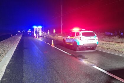 accident groaznic doua masini s au ciocnit frontal traficul este blocat in totalitate 699c81f33cae9