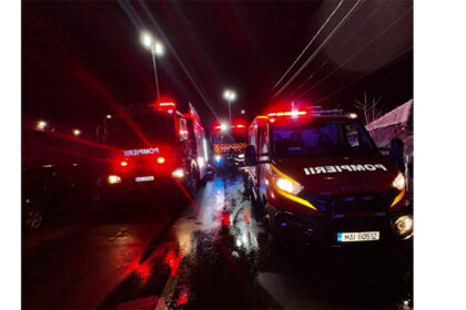 alerta la constanta o masina in care se aflau trei tineri s a rasturnat pe bulevardul 1 mai in dreptul rompetrol 6991543ac773b