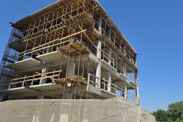 alerta pe strada pescarilor persoana cazuta de la etajul unui bloc in constructie 6987467f6047e