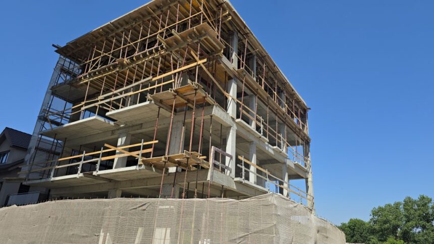 alerta pe strada pescarilor persoana cazuta de la etajul unui bloc in constructie 6987467f6047e